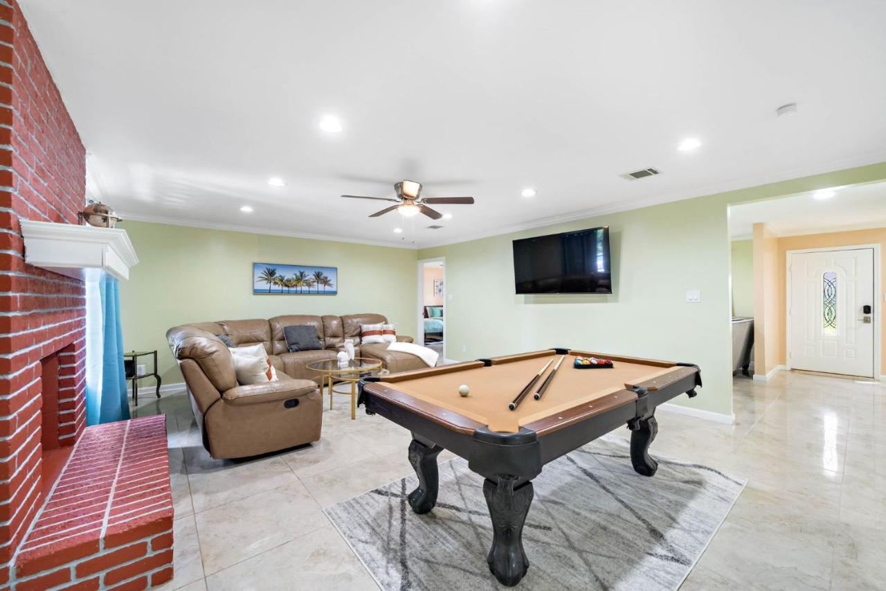 Pool Oasis Games Wifi Bbq Yard Sleep 16 Villa Houston Exterior photo